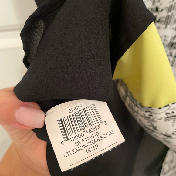 Gorgeous BCBGMAXAZRIA asymmetrical top blouse - Picture 3 of 8